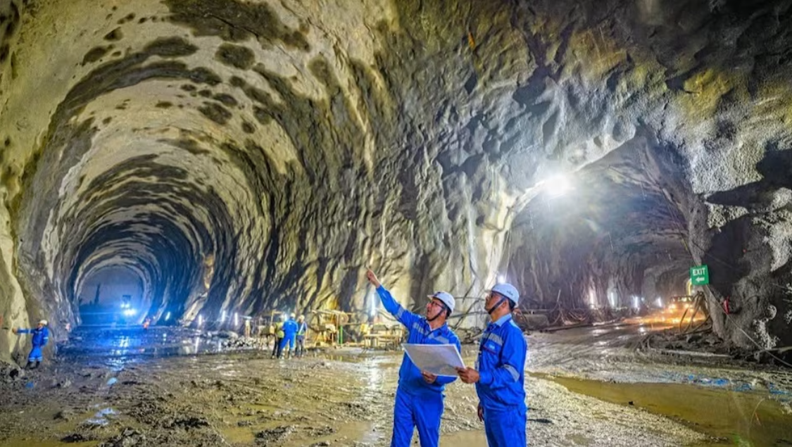 India Hidden Oil Caves: